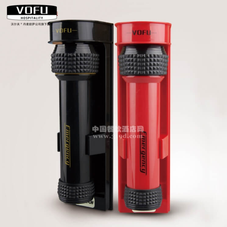 沃爾夫LED防摔型手電筒(壁掛式、三顆LED燈珠、防摔橡膠保護圈、黑/紅色)230*60*65mm